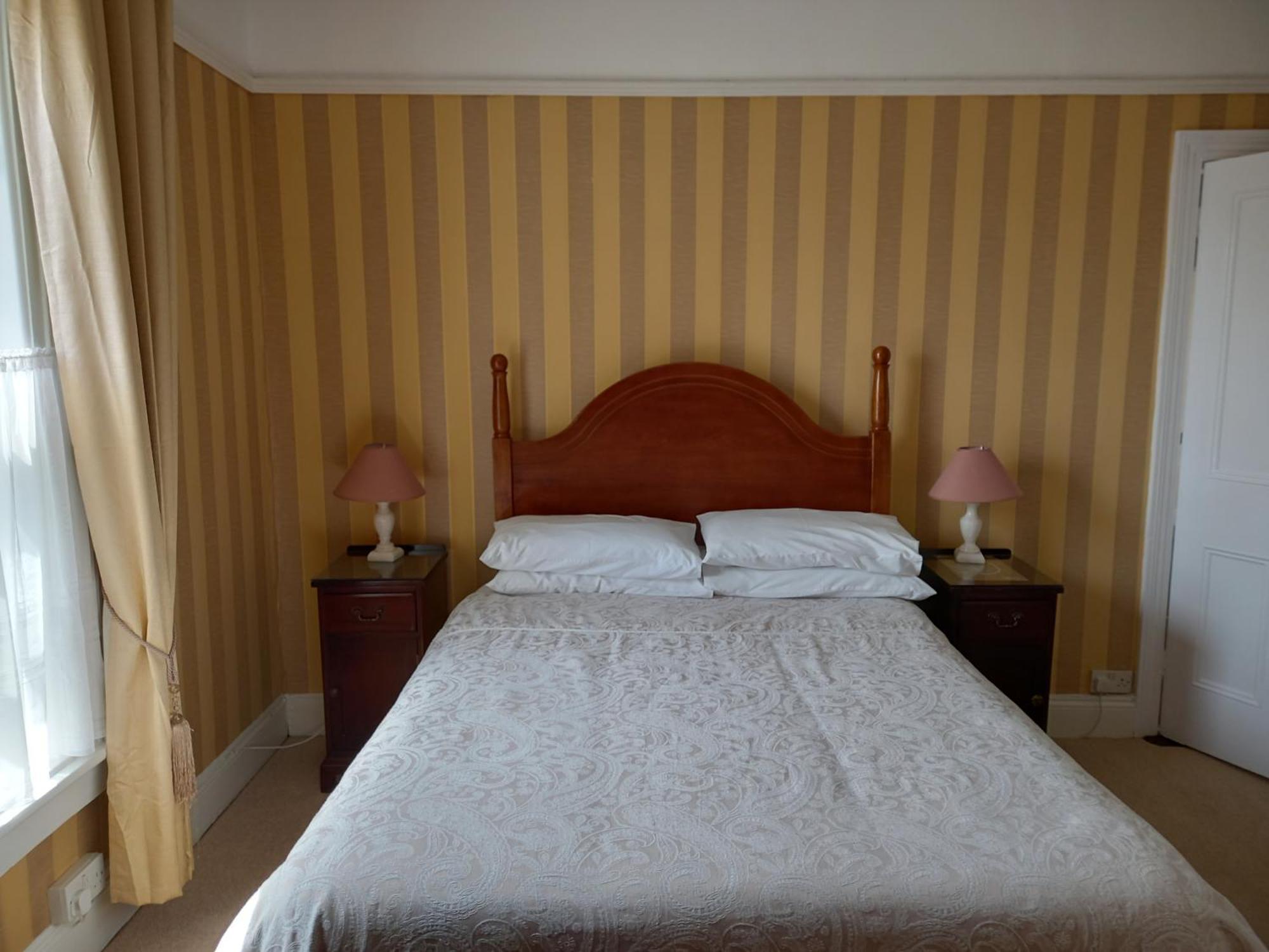 Carraig Rua Bed & Breakfast Килкени Екстериор снимка